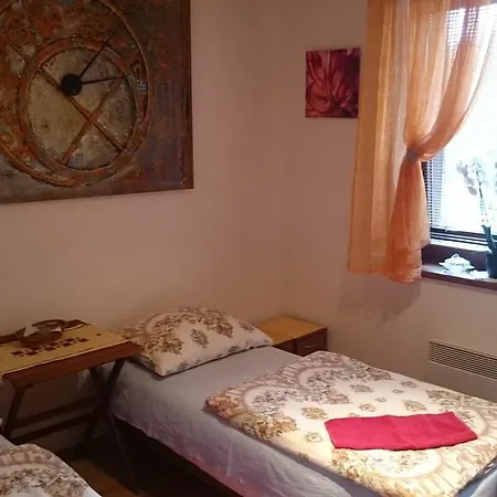 Apartmán FATRAPARK 1 U SOVIČKY štúdio, kuchynka, kúpeľňa,s balkónom grátis parkovanie v podzemnej garáži *