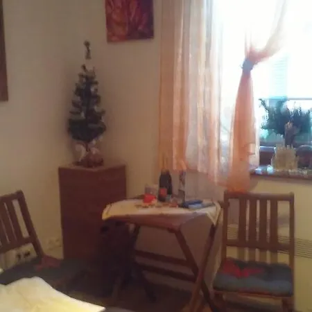 FATRAPARK 1 U SOVIČKY štúdio, kuchynka, kúpeľňa,s balkónom grátis parkovanie v podzemnej garáži * Ruzomberok