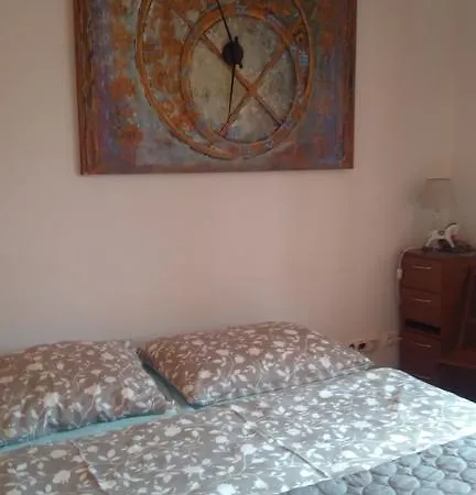 FATRAPARK 1 U SOVIČKY štúdio, kuchynka, kúpeľňa,s balkónom grátis parkovanie v podzemnej garáži Apartmán