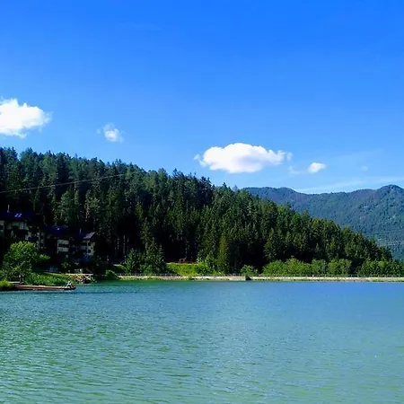 FATRAPARK 1 U SOVIČKY štúdio, kuchynka, kúpeľňa,s balkónom grátis parkovanie v podzemnej garáži Apartmán